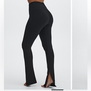 NWT Cloud Seamless High Waisted Pants in Dark brown- Sold Out Color